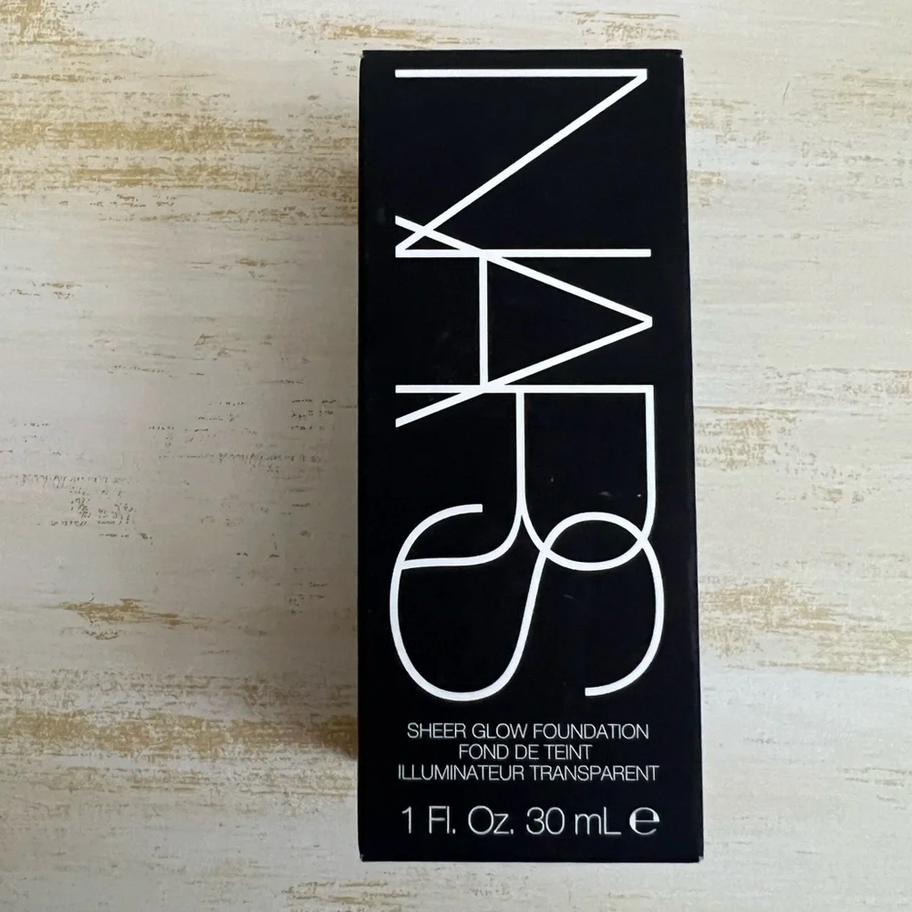 NARS sheer glow foundation NAMIBIA DARK 4 BRAND NEW WITH THE BOX